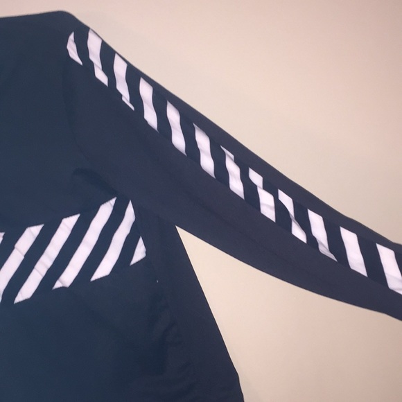 Super Cute Cropped Hoodie - Picture 2 of 5